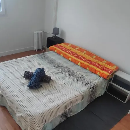 Stanza In Ambiente Calmo E Rilassante منزل للإقامة *
